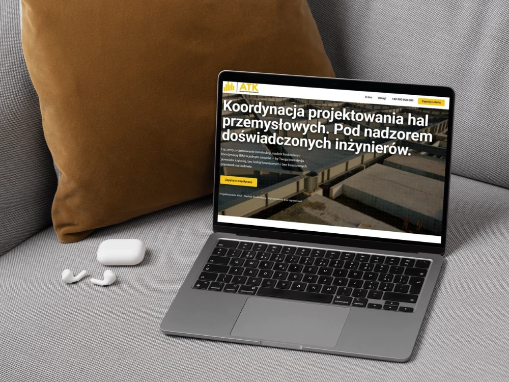 Strona internetowa ATK na ekranie laptopa